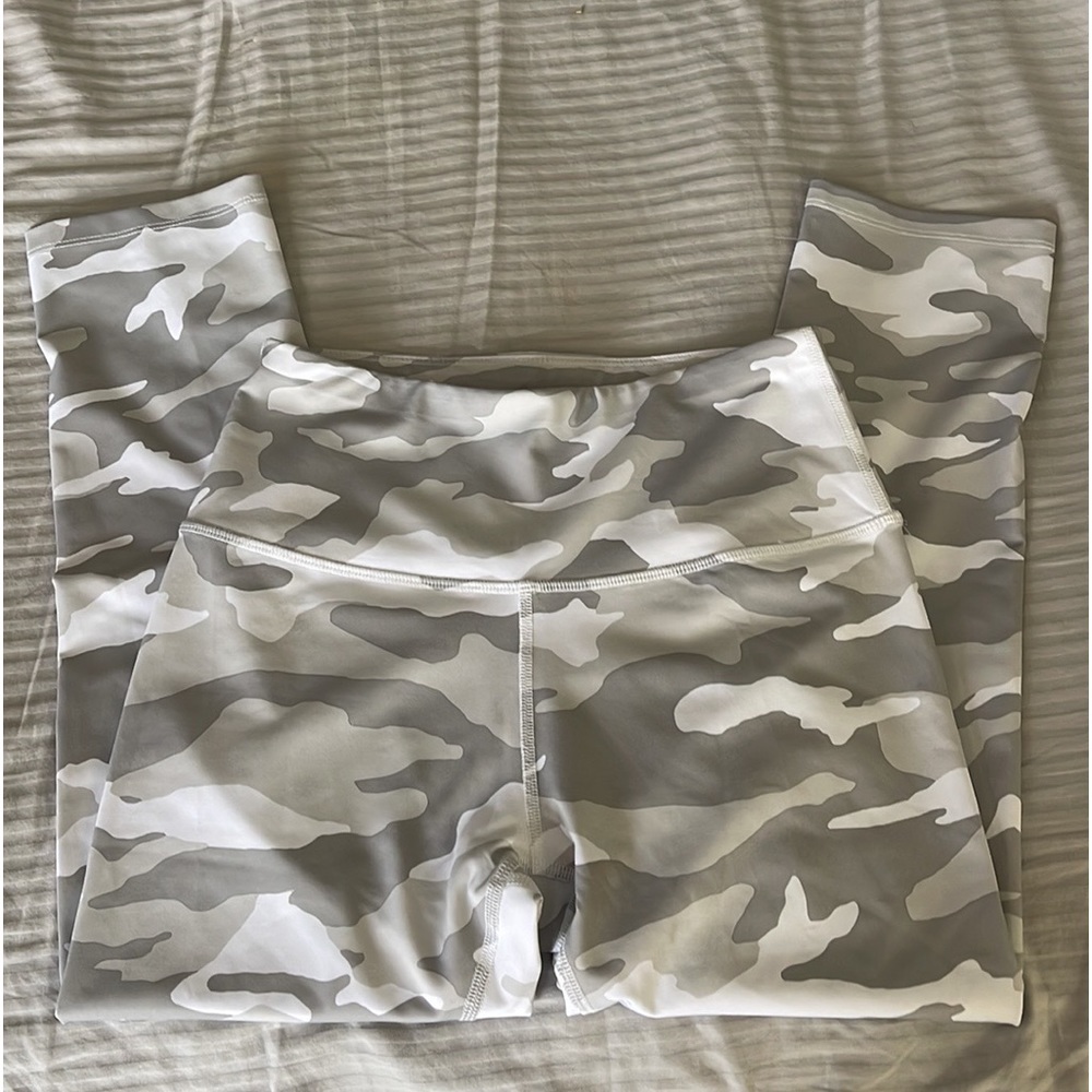 Light gray camo leggings